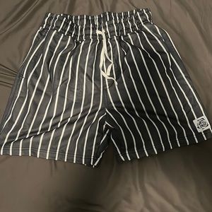 Grey men’s forever 21 cloth shorts